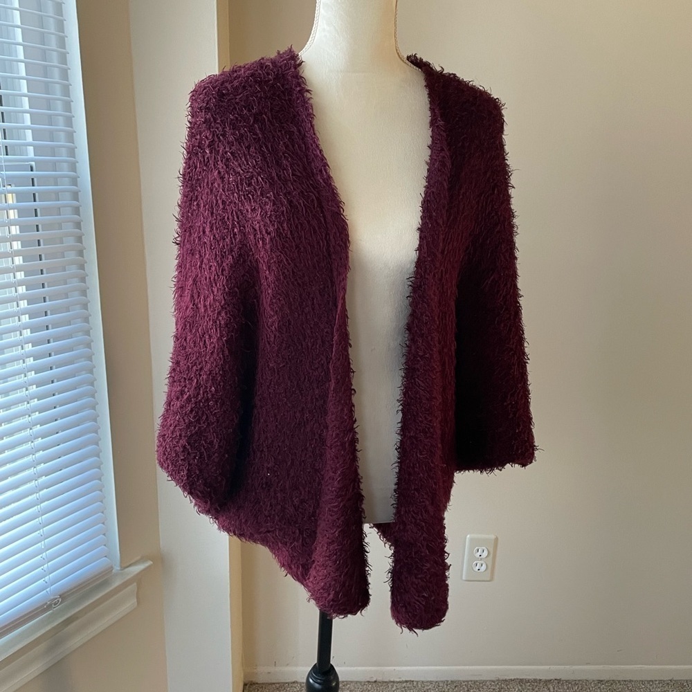 Romeo And Juliet Couture Feathery 3/4 Sleeve Poncho